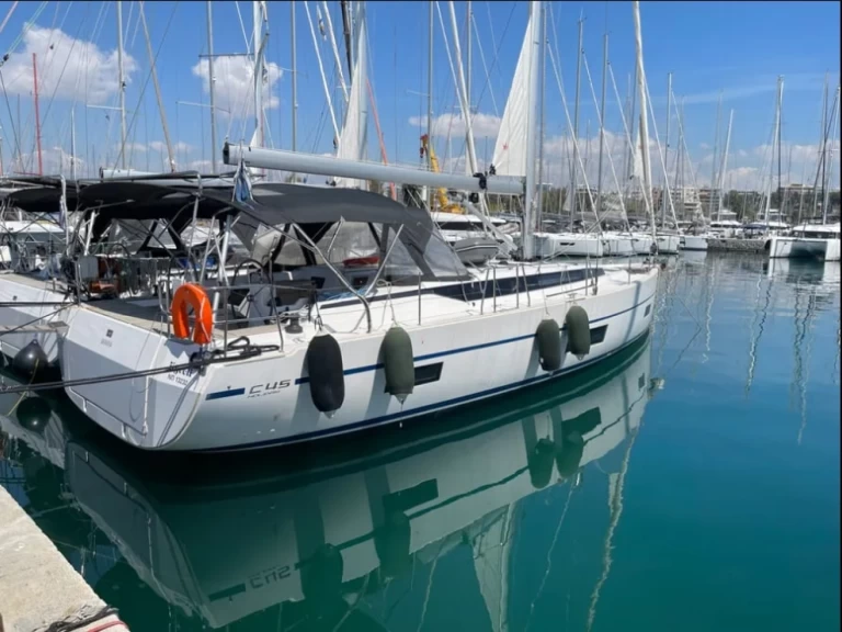 Bavaria Bavaria C45 charter bareboat eller skeppad i Alimos