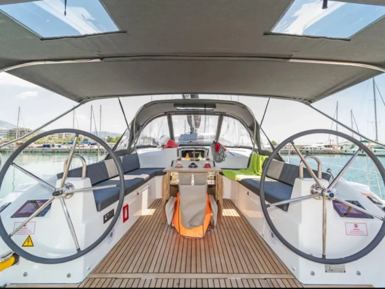 Uthyrning Segelbåt  Bénéteau med en båtlicens 