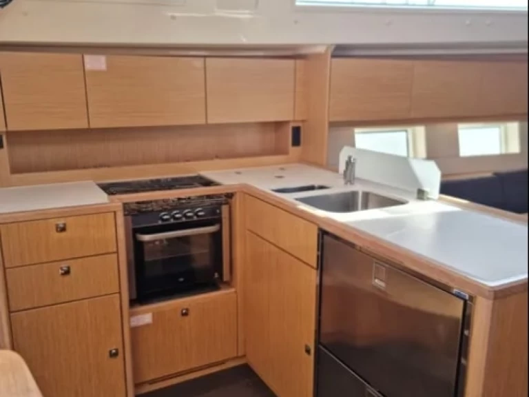 Hyra Segelbåt  med eller utan skeppare Bavaria Volos 