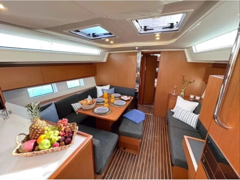 Uthyrning Segelbåt  Bavaria med en båtlicens 