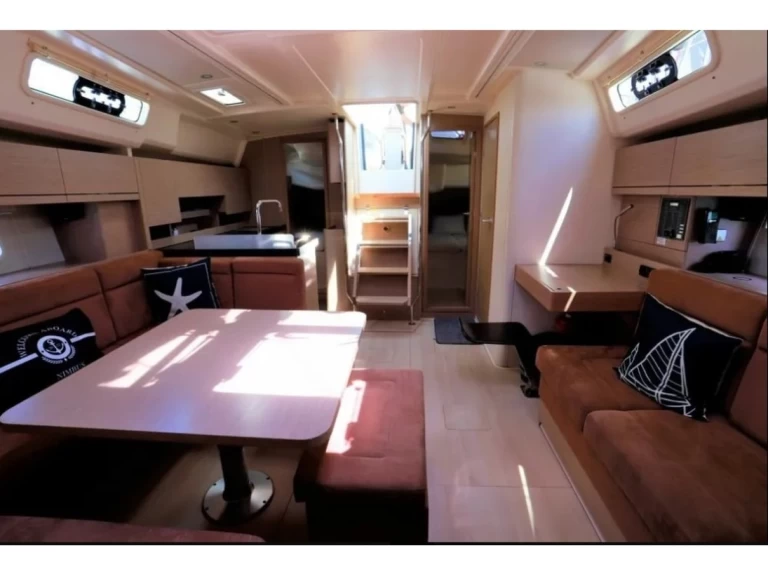 Hyra Segelbåt  med eller utan skeppare Hanse Alimos 