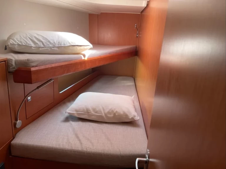 Bavaria Bavaria C45 charter bareboat eller skeppad i Alimos