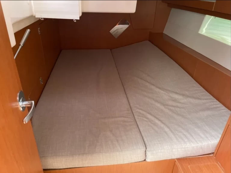 Hyr en Bavaria Bavaria C45 Alimos 