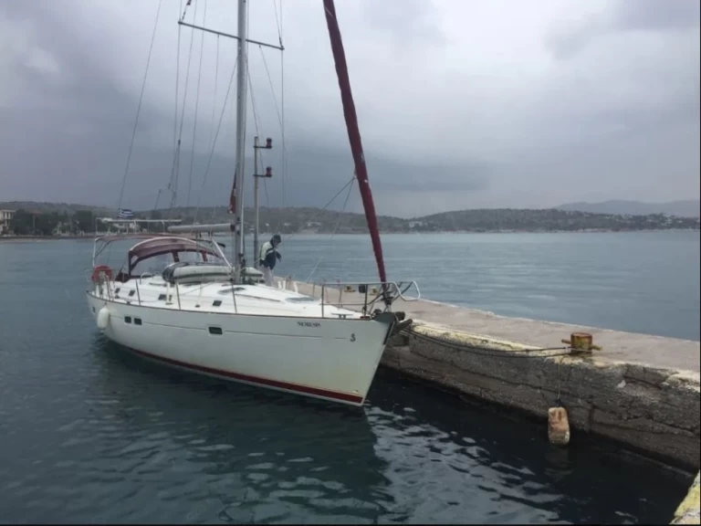 Bénéteau Oceanis 411 charter bareboat eller skeppad i Alimos