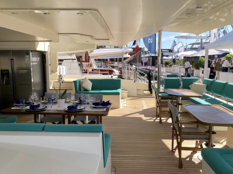Yacht charter Port d'Andratx billig Serenity 64 LUXE