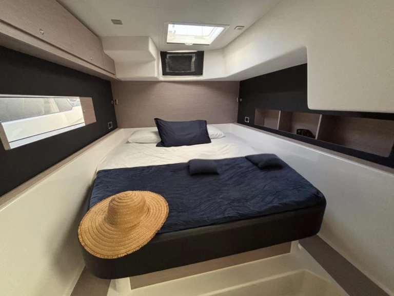 Dufour Dufour Catamarans 48 Sail charter bareboat eller skeppad i Sant Antoni de Portmany