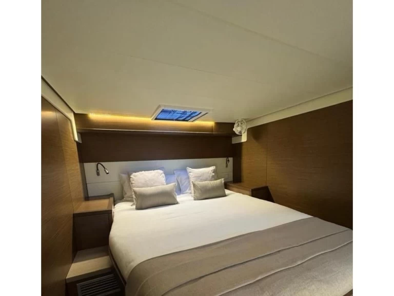 Lagoon Lagoon 52 F charter bareboat eller skeppad i Palma de Mallorca