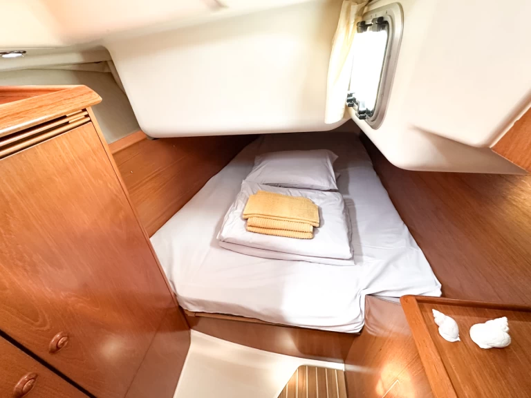 Uthyrning Tivat - Jeanneau Sun Odyssey 40.3 av Samboat 