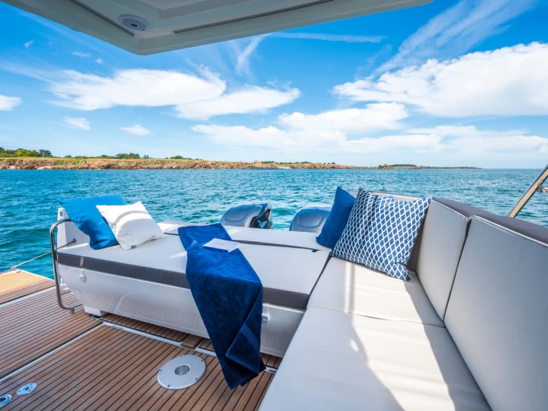 Hyra Motorbåt  med eller utan skeppare Bénéteau Biograd Na Moru 