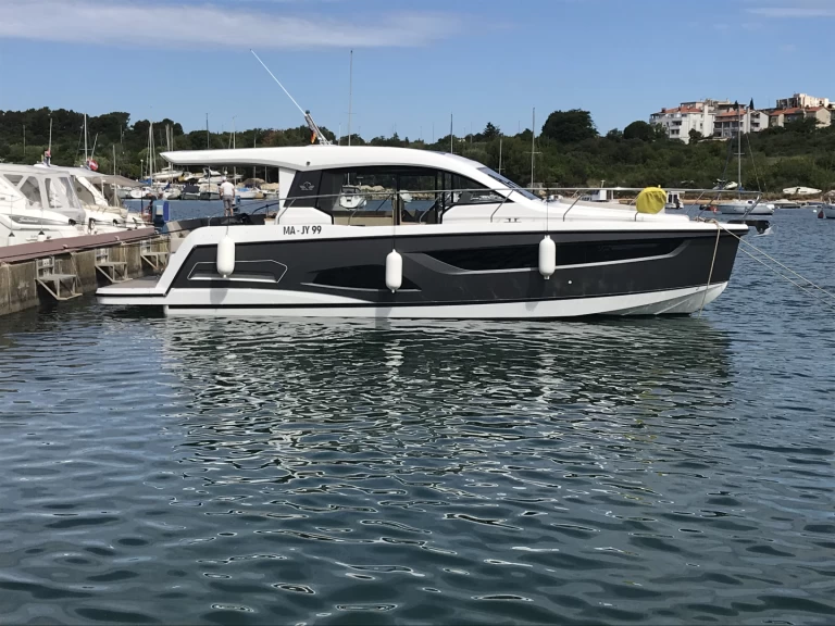 Sealine Sealine C390 charter bareboat eller skeppad i Biograd Na Moru