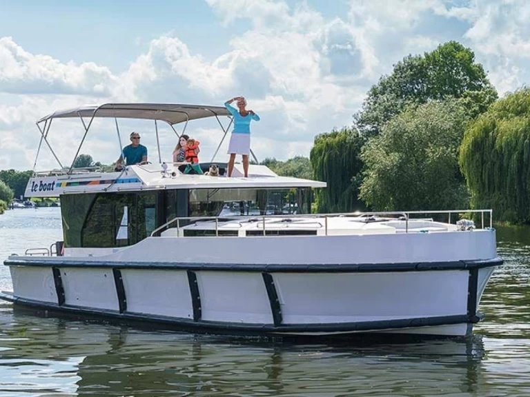 Yacht charter Hesse billig Horizon 4