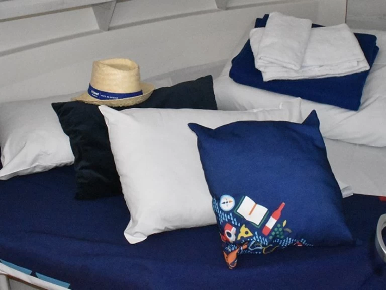 Yacht charter Migennes billig Horizon 4