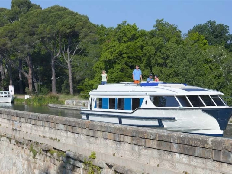 Comfort Plus Vision 4 charter bareboat eller skeppad i Castelnaudary