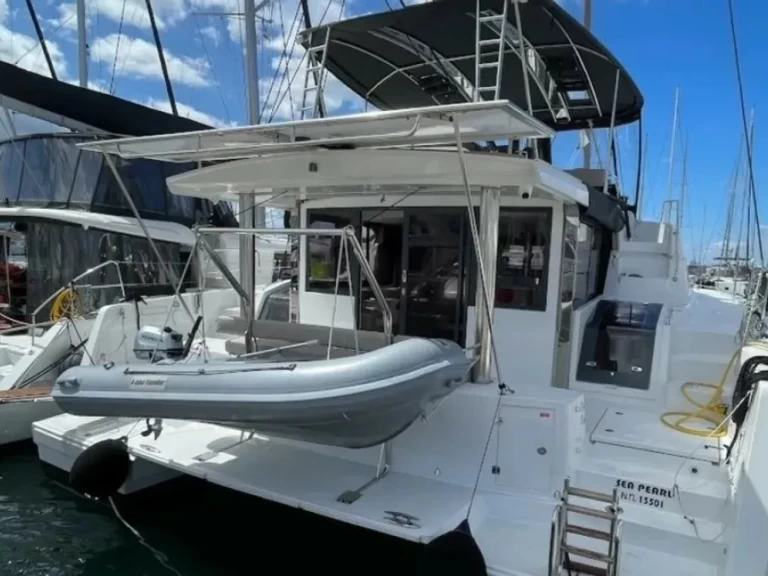 Bali Bali 4.8 charter bareboat eller skeppad i Alimos