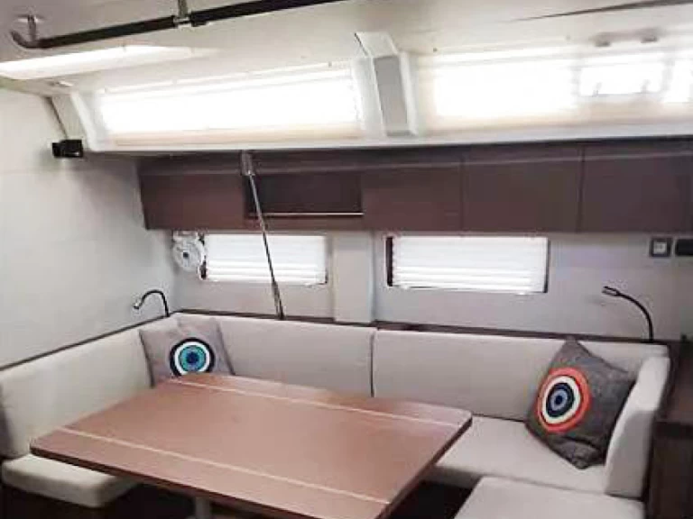 Hyra Segelbåt  med eller utan skeppare Bénéteau Alimos 