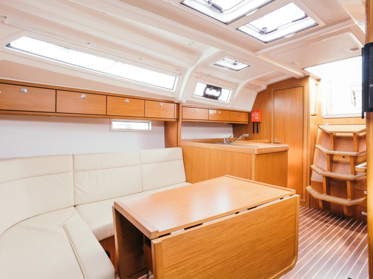 Hyr en Bavaria Cruiser 37 Lemmer 