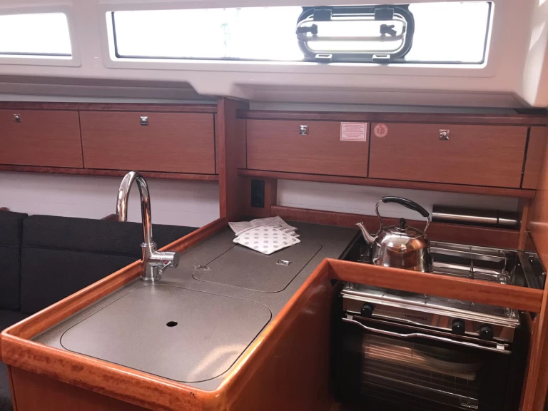 Uthyrning Segelbåt  Bavaria med en båtlicens 