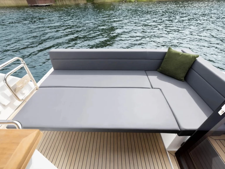 Uthyrning Biograd Na Moru - Sealine Sealine C335 av Samboat 