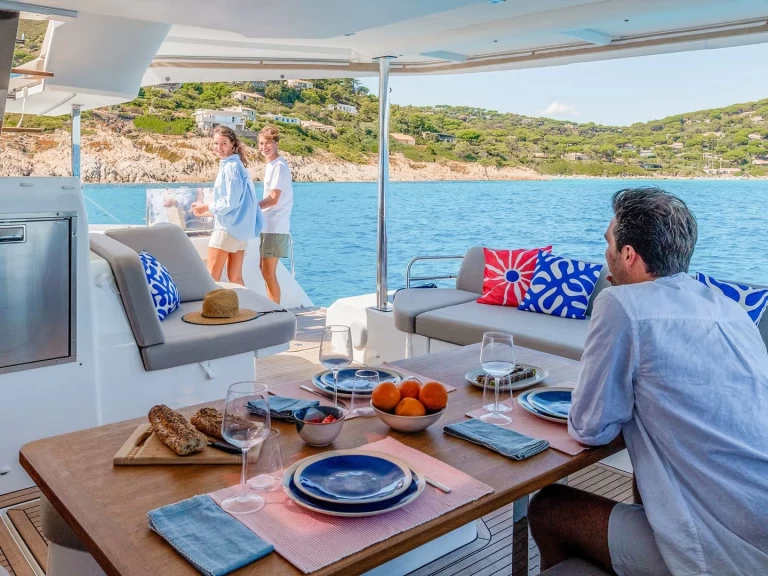 Yacht charter Gouvia billig Fountaine Pajot FP 44 Quatuor - 4 + 2 cab.