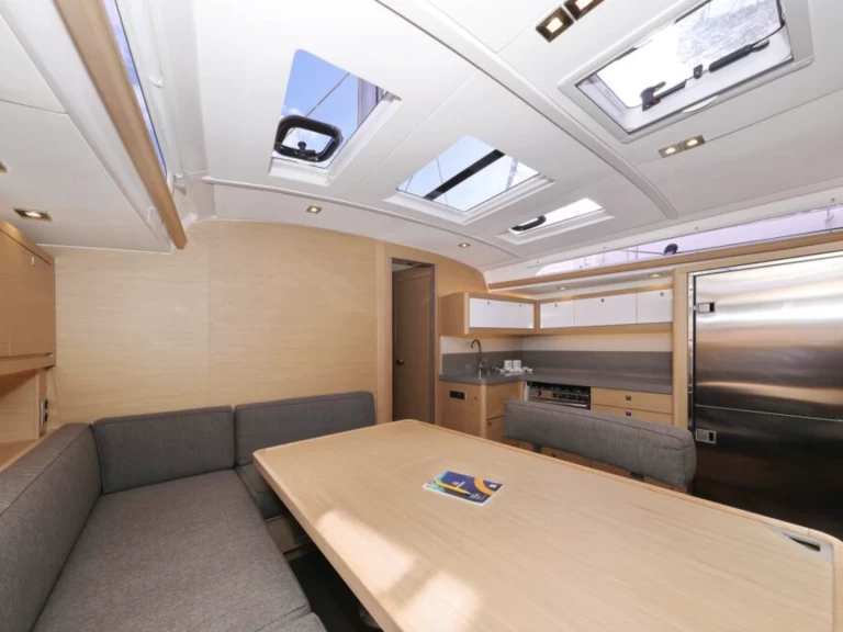 Dufour Dufour 470 charter bareboat eller skeppad i Donji Seget