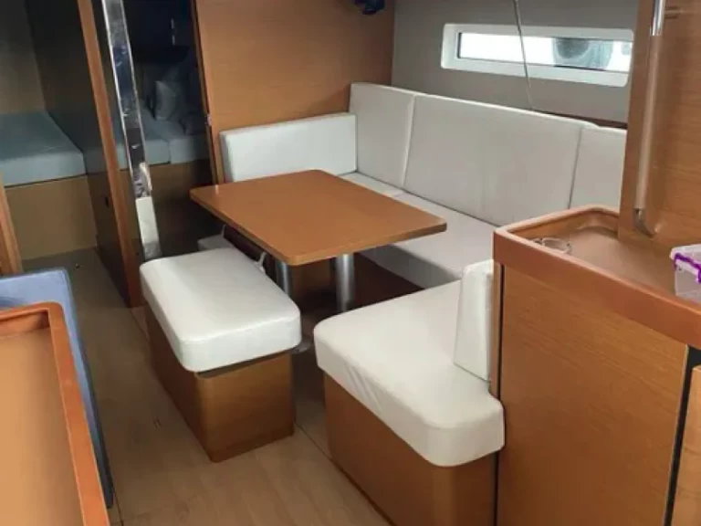 Hyra Segelbåt  med eller utan skeppare Jeanneau Gouvia 