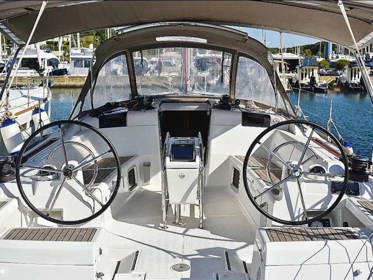 Jeanneau Sun Odyssey 449 charter bareboat eller skeppad i Kos 