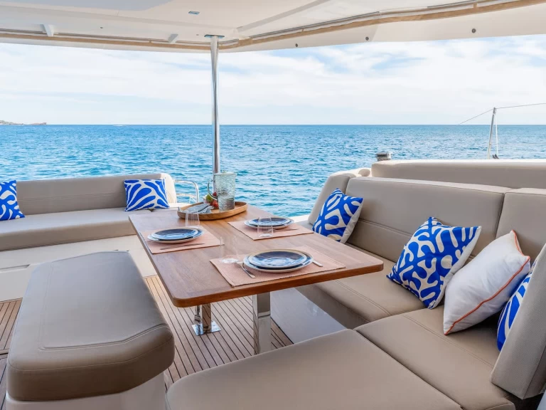 Hyra Katamaran  med eller utan skeppare Fountaine Pajot Frenchtown 