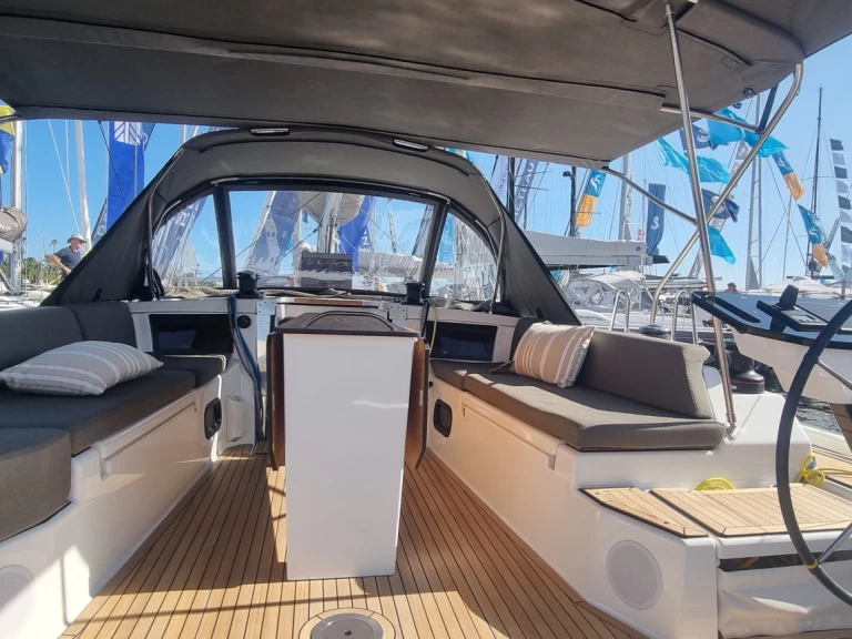 Yacht charter Golfe-Juan billig Dufour 44