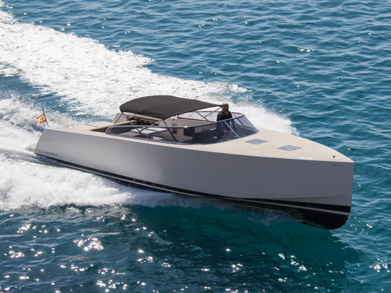 VanDutch VanDutch 40 charter bareboat eller skeppad i Port de Saint Tropez