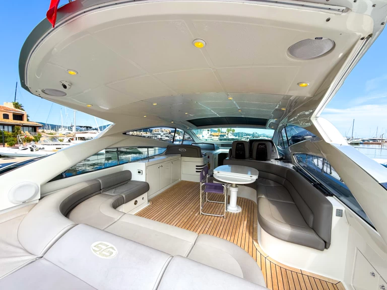 Uthyrning Motorbåt  persing med en båtlicens 