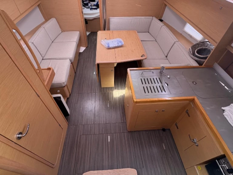 Yacht charter Hyeres billig DUFOUR 390