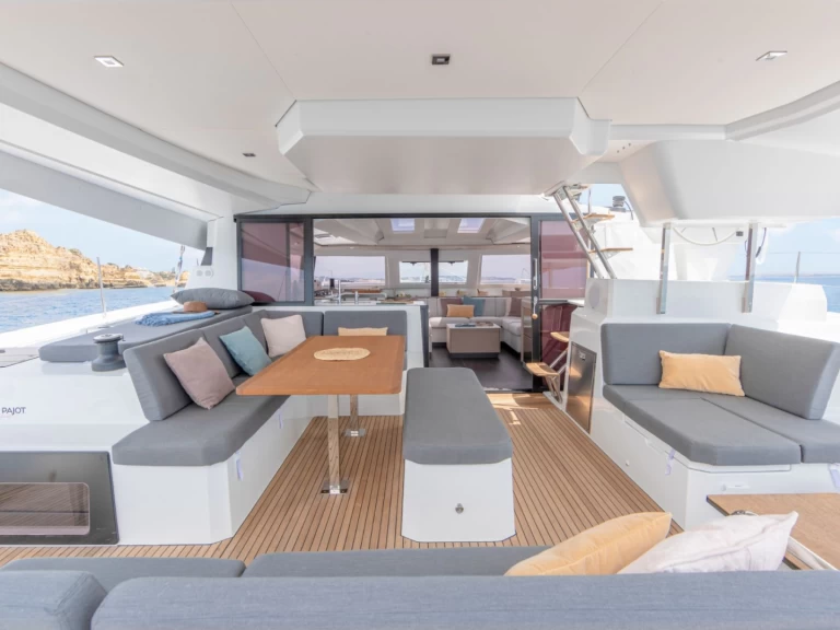 Hyr en Fountaine Pajot Elba 45 Ajaccio 