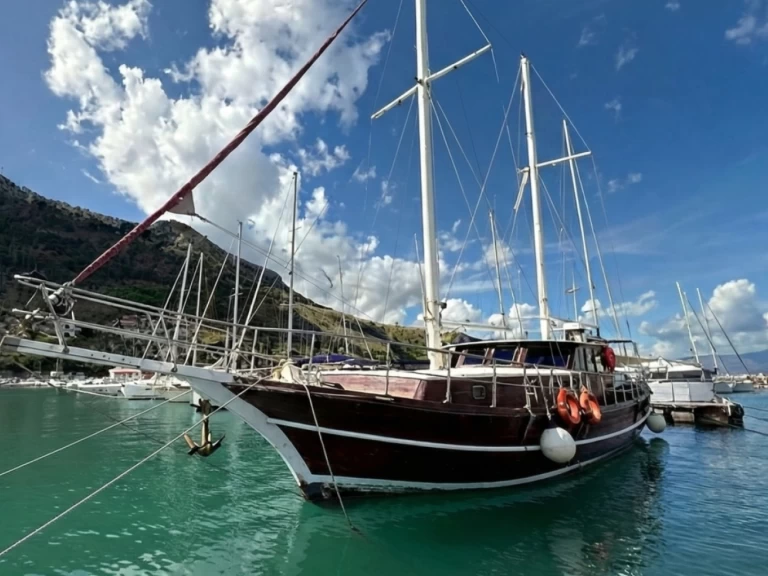 Yacht charter Castellammare del Golfo billig Osman Aga