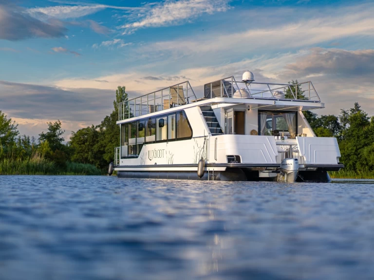 Luxboot Luxboot - BT02 charter bareboat eller skeppad i Templin