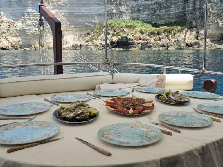 Uthyrning Lyx yacht Custom Gulet-Motor Sailor med en båtlicens 