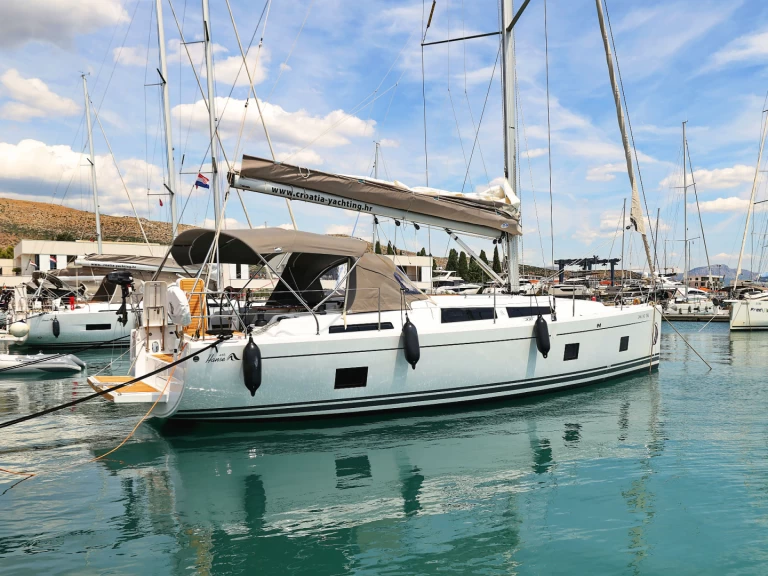 Hanse Hanse 418 charter bareboat eller skeppad i Donji Seget