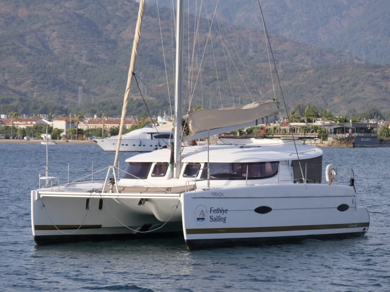 Fountaine Pajot Lipari 41 charter bareboat eller skeppad i Fethiye