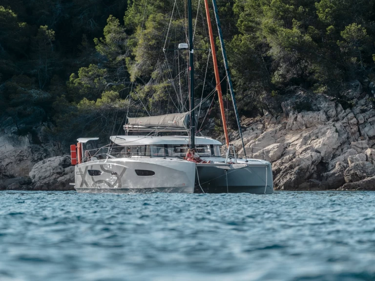 Excess Excess 13 - 4 + 1 cab. charter bareboat eller skeppad i Alimos