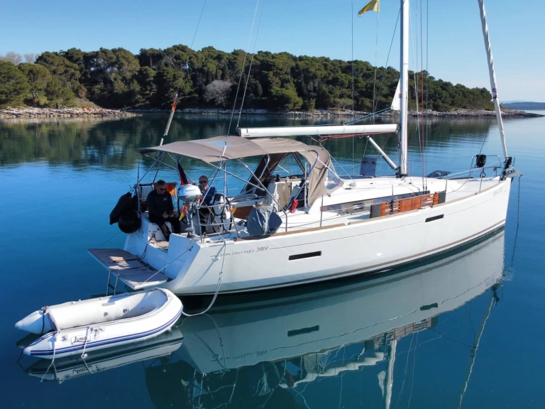 Hyr en Jeanneau Sun Odyssey 389 Pula  