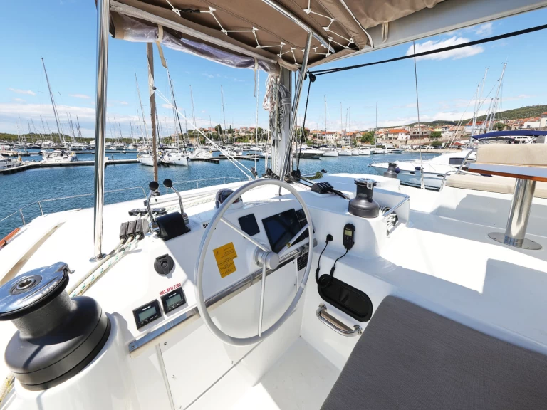 Uthyrning Katamaran  i Šibenik  - Bali Bali 4.4