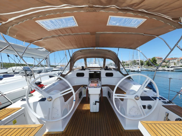 Elan Impression 45 charter bareboat eller skeppad i Šibenik 