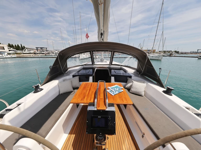 Yacht charter Donji Seget billig Hanse 418