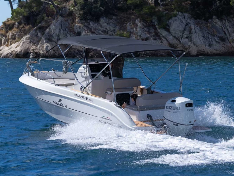 Hyra Motorbåt  med eller utan skeppare Mingolla Šibenik  