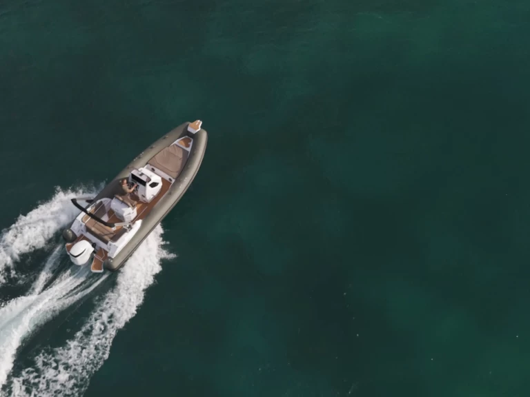 Italboats Predator 700 T charter bareboat eller skeppad i Šibenik 