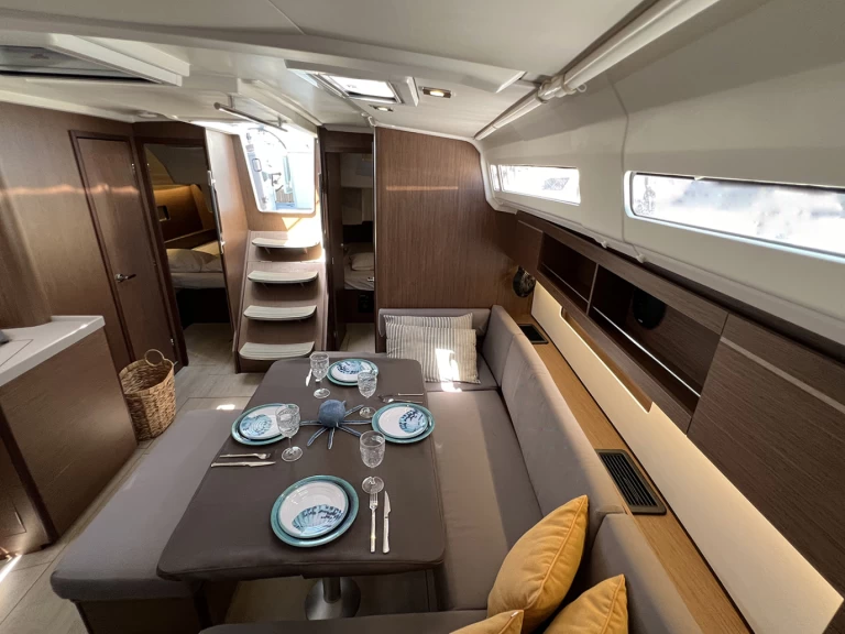 Uthyrning Segelbåt  Bénéteau med en båtlicens 