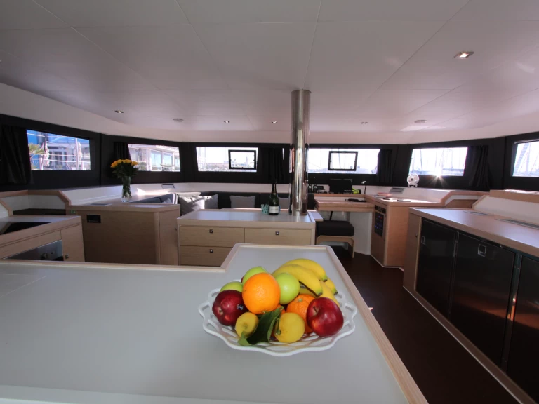 Hyr en Dufour Dufour Catamarans 48 Sail Castiglioncello 