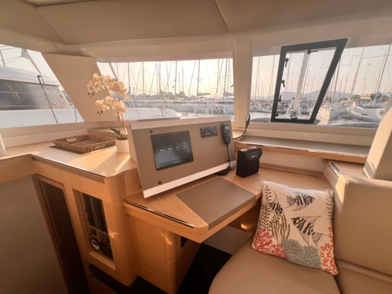 Yacht charter Olbia billig Astrea 42