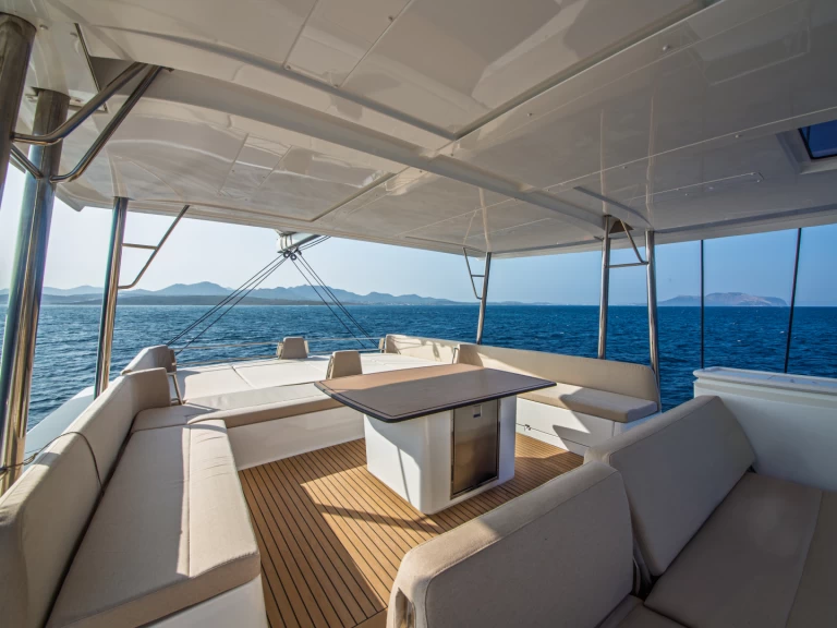 Yacht charter Eden Island billig Bali 5.8