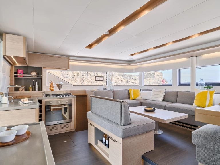 Katamaran  för uthyrning Alimos till det bästa priset 