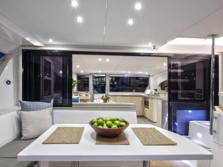 Båtuthyrning Leopard Leopard 43 Power Cat Full Equipe i Sant Antoni de Portmany på Samboat 